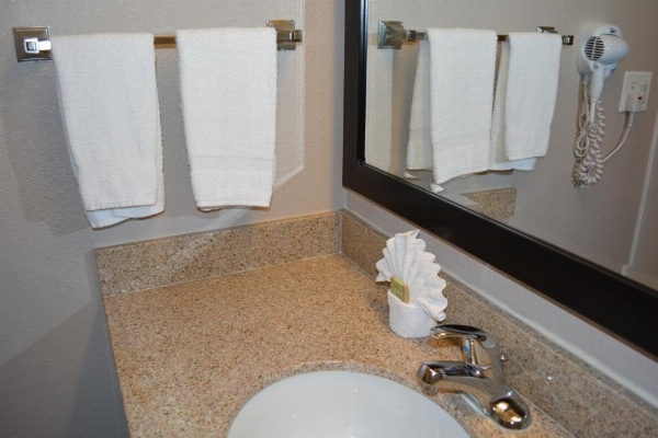 Super 8 by Wyndham Salinas image 14