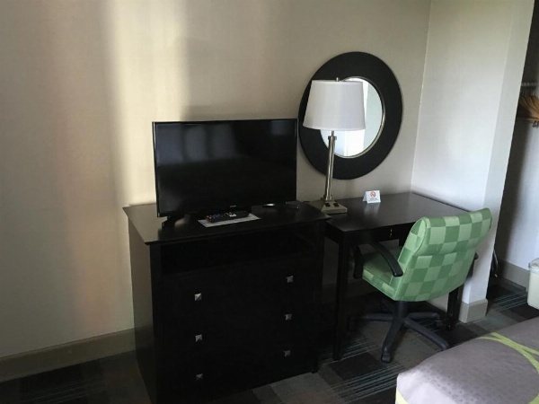 Super 8 by Wyndham Salinas image 25